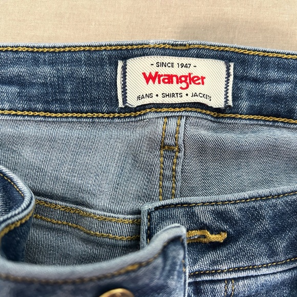 Wrangler brand high rise cropped jeans - Picture 4 of 5